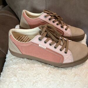 EUC Taos Plim Sole size 11